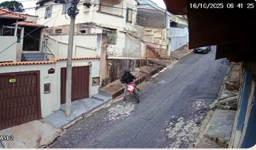 Câmera de segurança flagra furto em casa em reforma na Vila São Francisco, em Lavras - veja vídeo