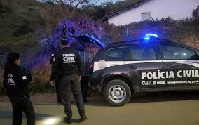 Jovem é preso por suspeita de estuprar criança de 11 anos em Poços de Caldas, MG Segundo a Polícia Civil, a vítima foi criada como irmã do suspeito e relatou os abusos em depoimento especial. Por g1 Sul de Minas