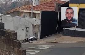 Mototaxista morre ao bater em muro em Poços de Caldas Polícia Técnica comprovou sinais de freada próximo ao local do acidente.